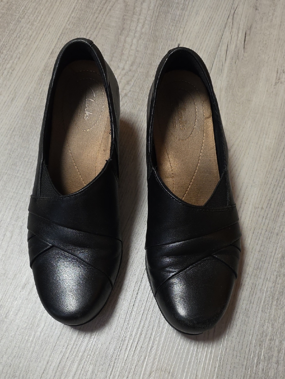 Clarks Women's Black Leather Crossover Slip-On Dress Shoes, Size 7.5M